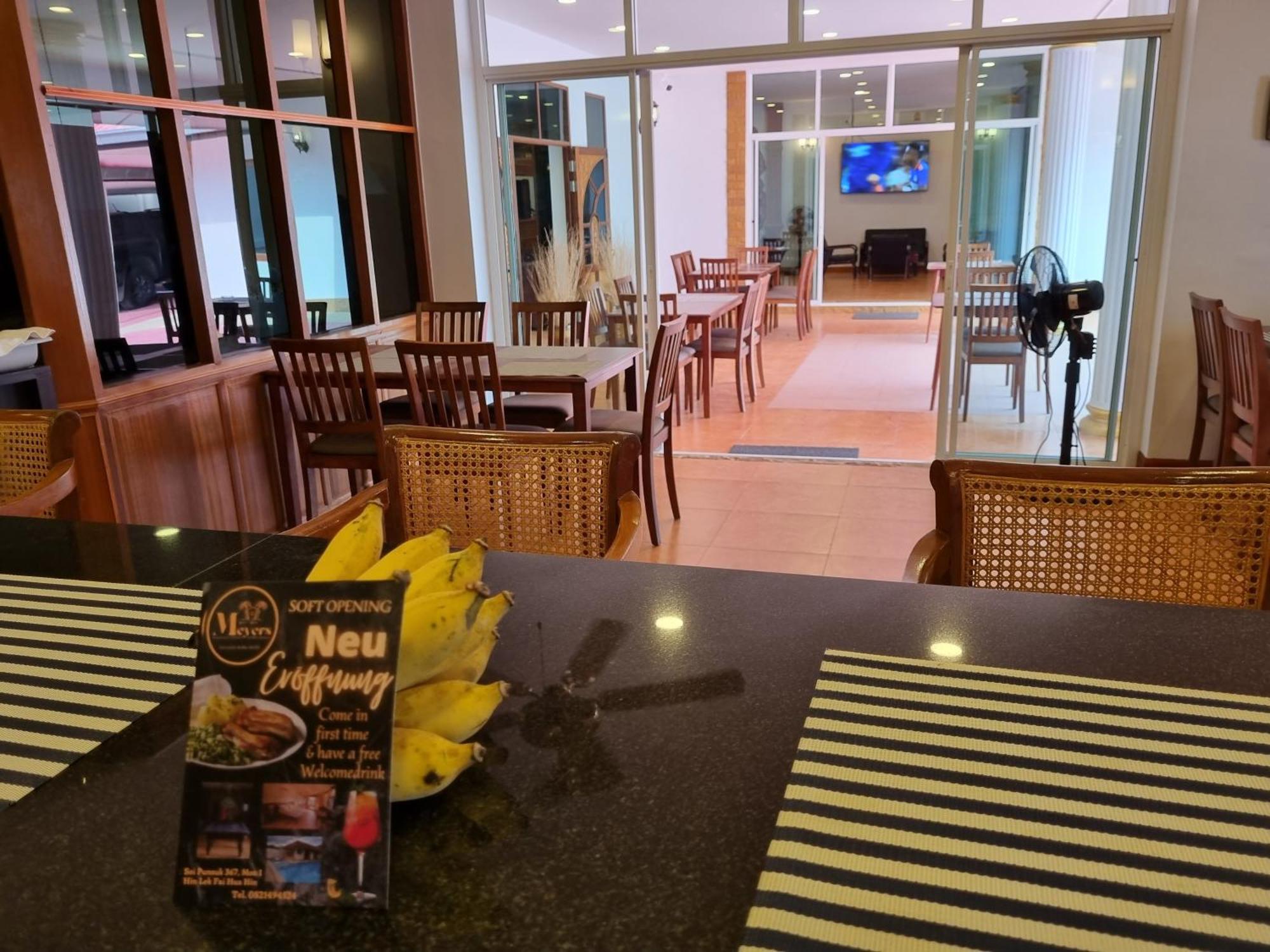 Meyers Hua Hin Hotel Exterior foto